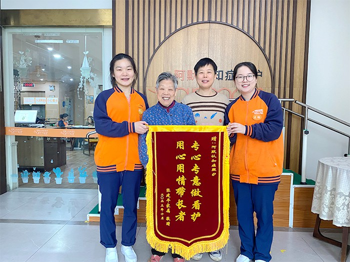 家屬贊揚(yáng)
