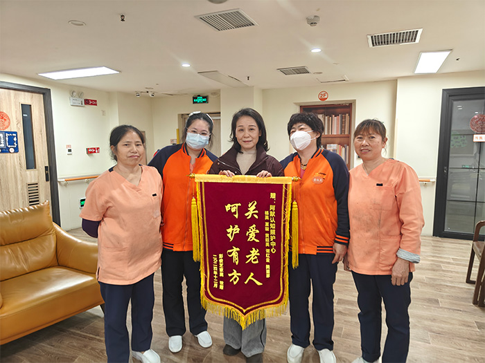 家屬贊揚(yáng)